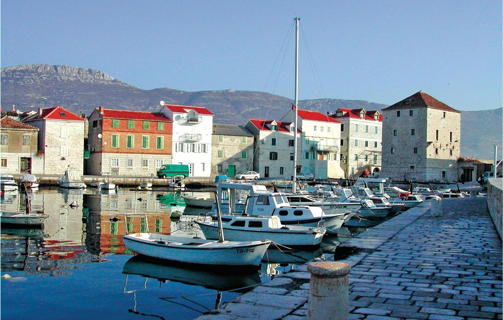 Stunning Apartment In Kastel Novi With Jacuzzi Kaštela Exterior foto